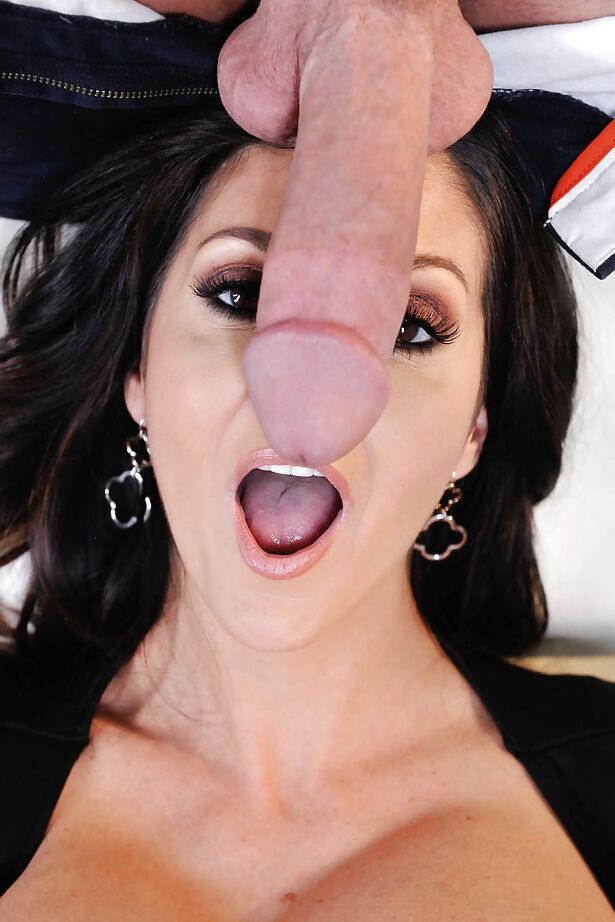 16P La MILF aux gros seins Ava Addams suce une énorme bite et prend une éjaculation sur les seins
