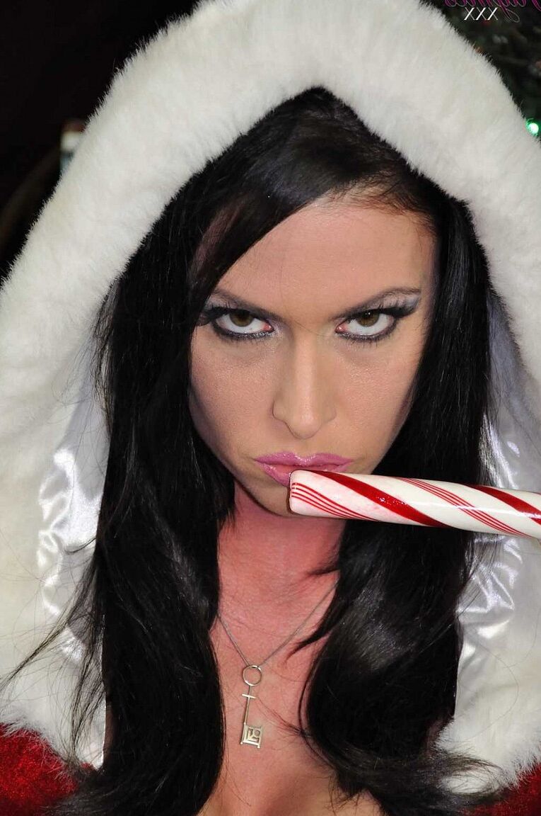 17P Safada Sra. Papai Noel Jessica Jaymes tira e chupa grande tesão curvado