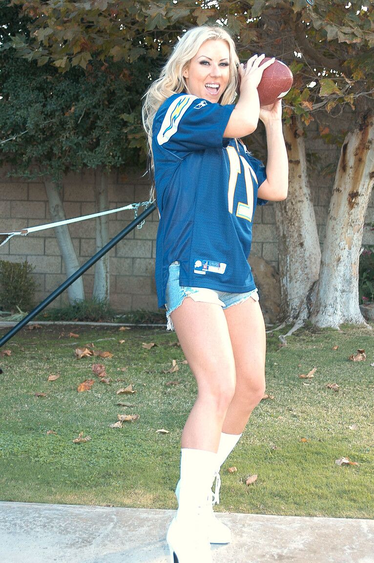 21P Blonde babes Carolyn Reese & Kelly get rammed after a game of football
