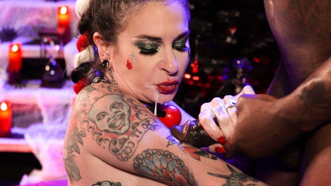 15P Gorgeous Joanna Angel is feeling festive and wants to celebrate the holidays