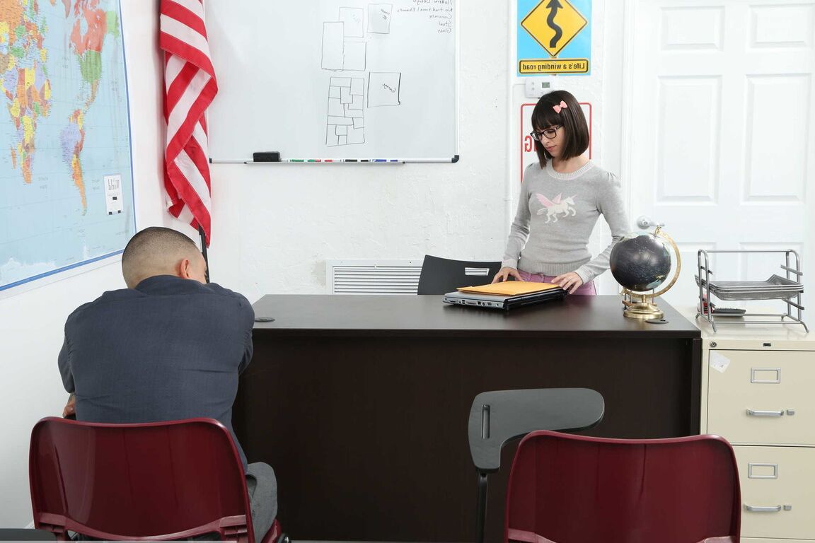 21P Aluna magrinha Nora Doll tem sua bucetinha picada pelo pau grande de seu colega de classe