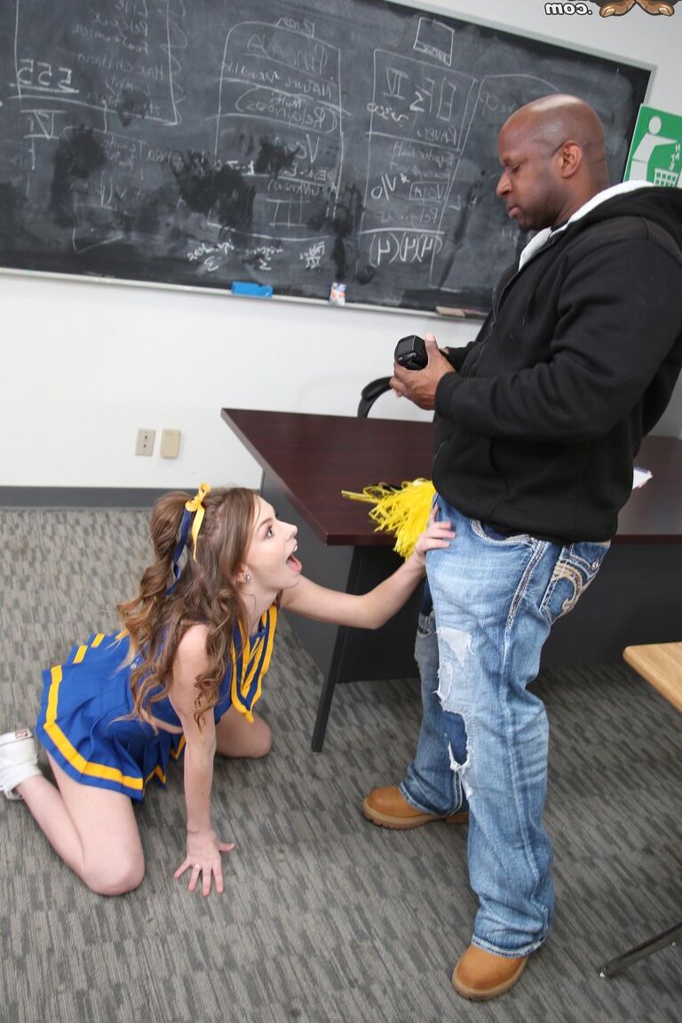 14P Cute cheerleader goes pussy to mouth with a BBC in a classroom