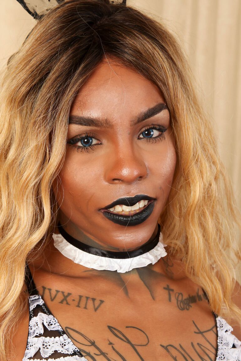 16P Noir TGirls Nadia Stackz