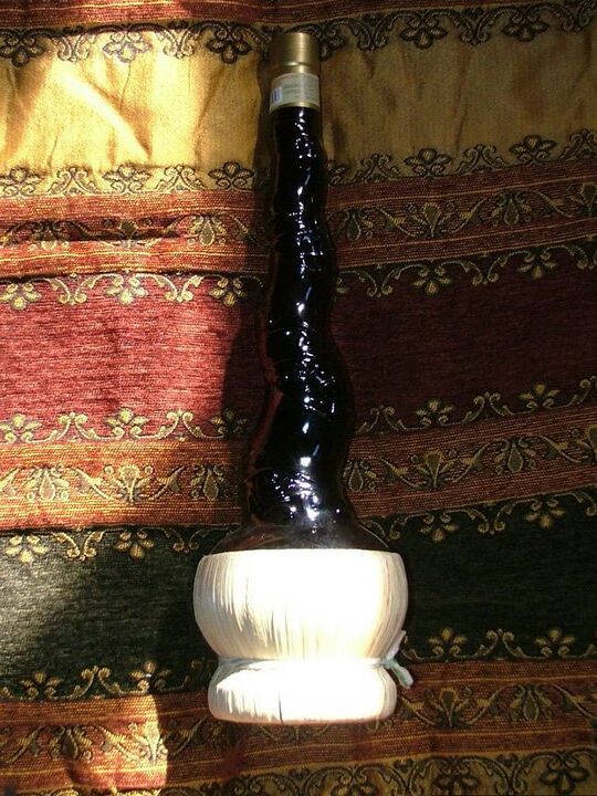 20P A amadora gorda Adonna enfia garrafas dentro de sua vagina perfurada