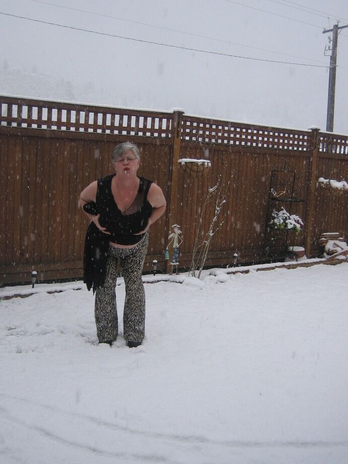 20P Naughty granny Girdle Goddess strips to her stockings and boots while it snows