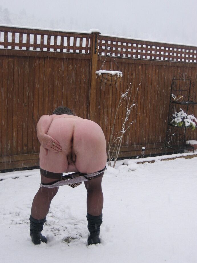 20P Naughty granny Girdle Goddess strips to her stockings and boots while it snows