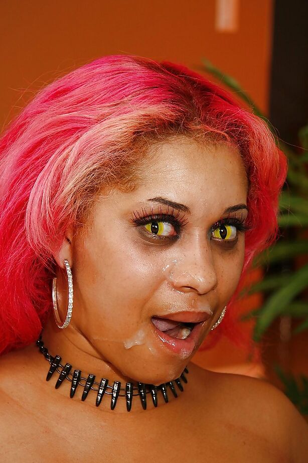 12P Gordo de ébano de cabelo rosa e meia-calça arrastão fode e explode um pau enorme