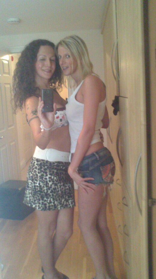 12P Nikki e Sammi Valentine em Norwich