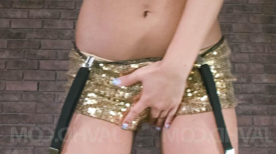 15P Juri Sawaki Asian puts oil on cans and rubs them with vibrator