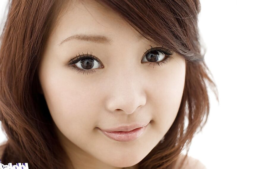 15P Doce gata asiática Suzuka Ishikawa descobrindo seu corpo fodível