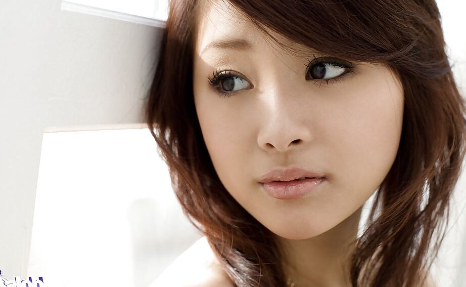15P Doce gata asiática Suzuka Ishikawa descobrindo seu corpo fodível