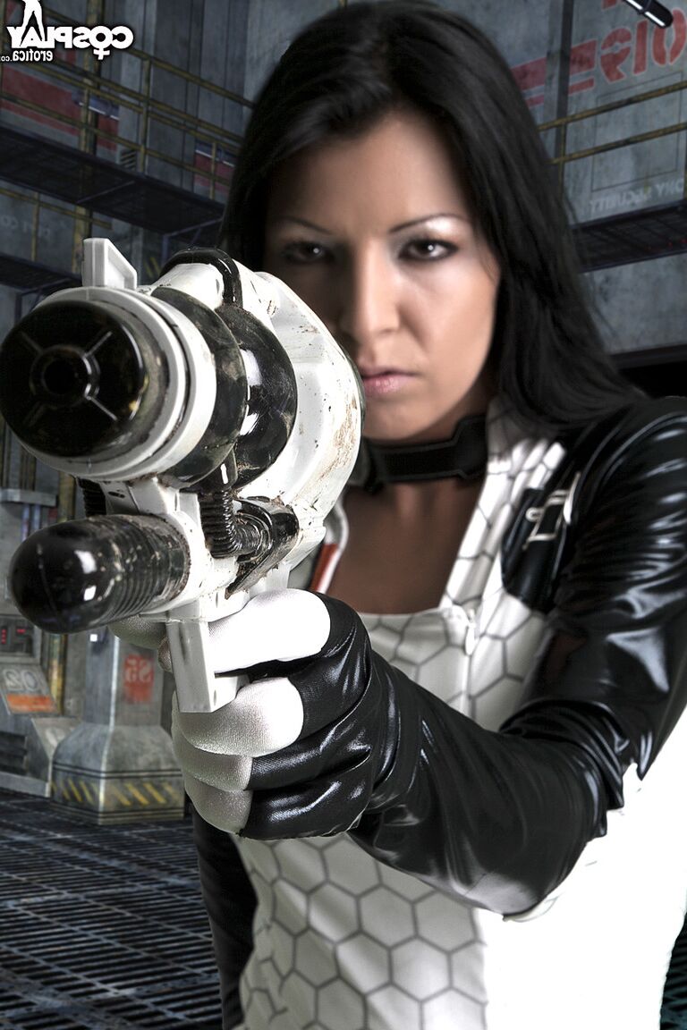12P Cosplay Erótica Mira Mass Effect cosplay desnuda