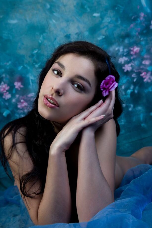 16P Doce menina adolescente Evita Lima mostra seus grandes peitos naturais