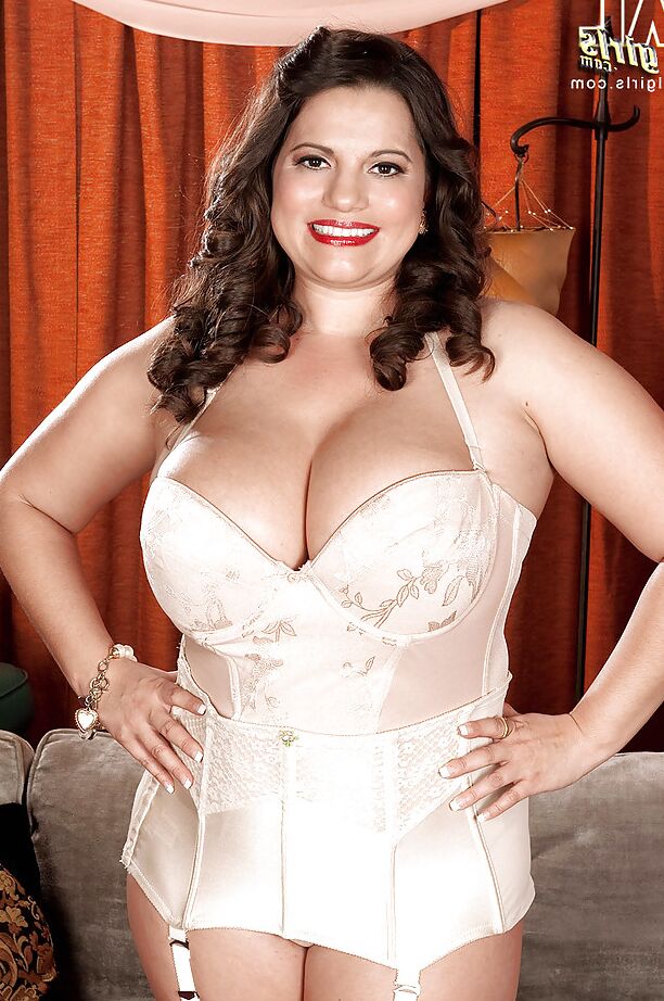 16P Lovesome fatty in old-fashioned nylon stockings Melonie Max posing topless