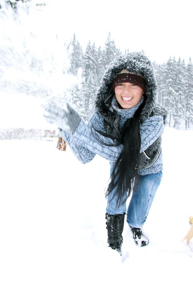 21P Brunette girl with huge boobs Ora drills her twat with a toy in the snow