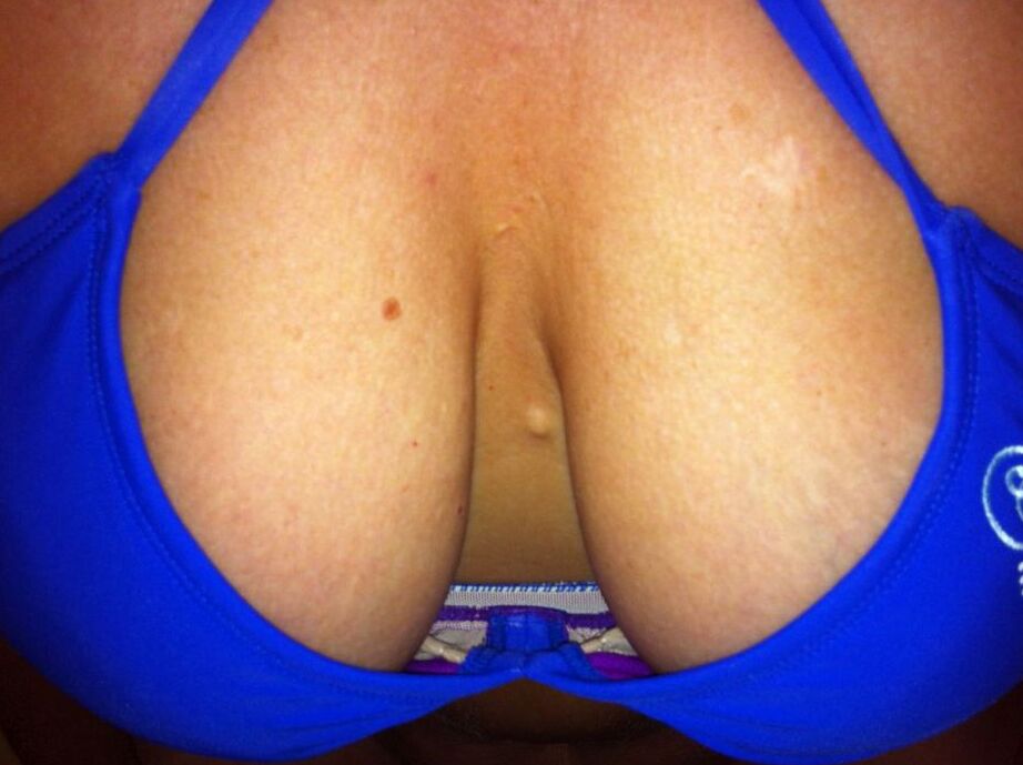 20P Ältere Amateur-Busty-Bliss-Models nackt vor einem POV-Blowjob