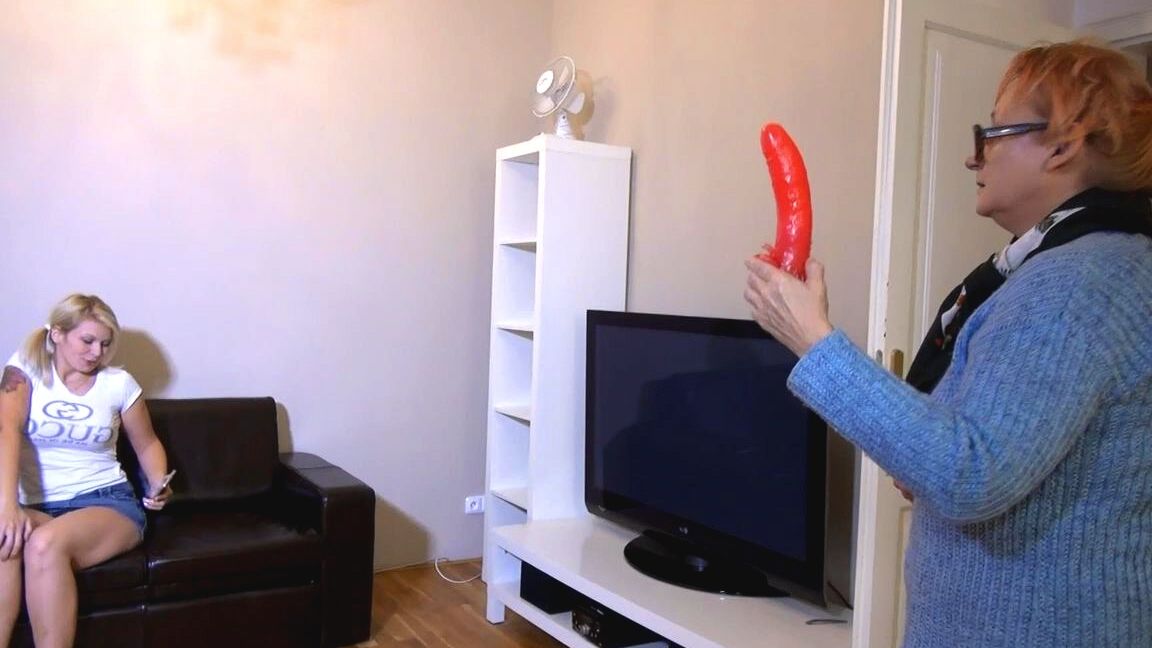 16P Old Nanny Les vieilles mamies aiment se masturber