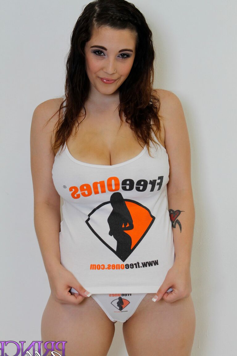 15P Big titted chick grabs her phat ass while modeling various outfits
