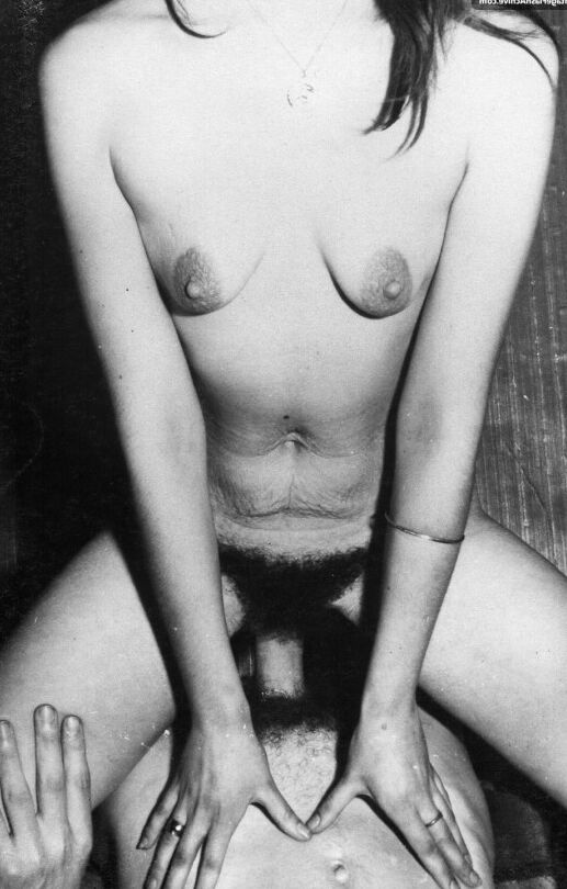 12P Diosas del porno vintage con coños peludos desnudan sus agujeros cachondos para una buena follada