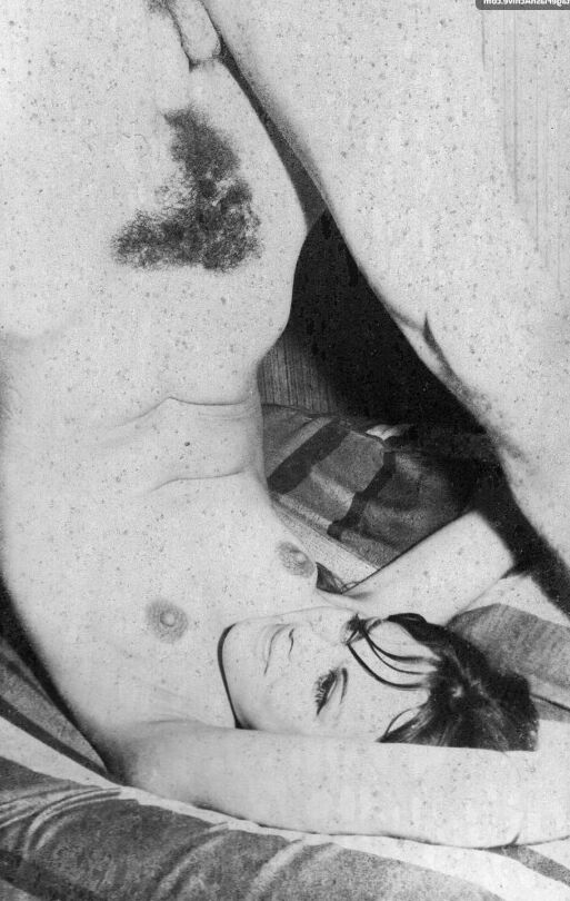 12P Diosas del porno vintage con coños peludos desnudan sus agujeros cachondos para una buena follada