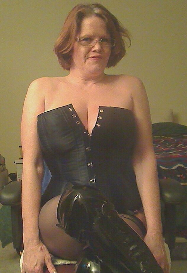 19P Redheaded amateur Misha MILF looses her large tits from a corset in OTK boots