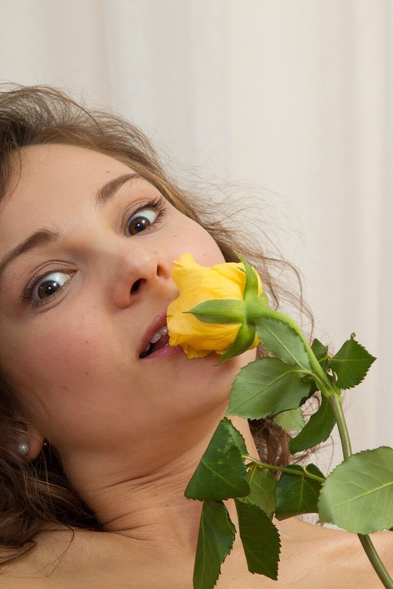 17P Petite Simona tira a rede arrastão