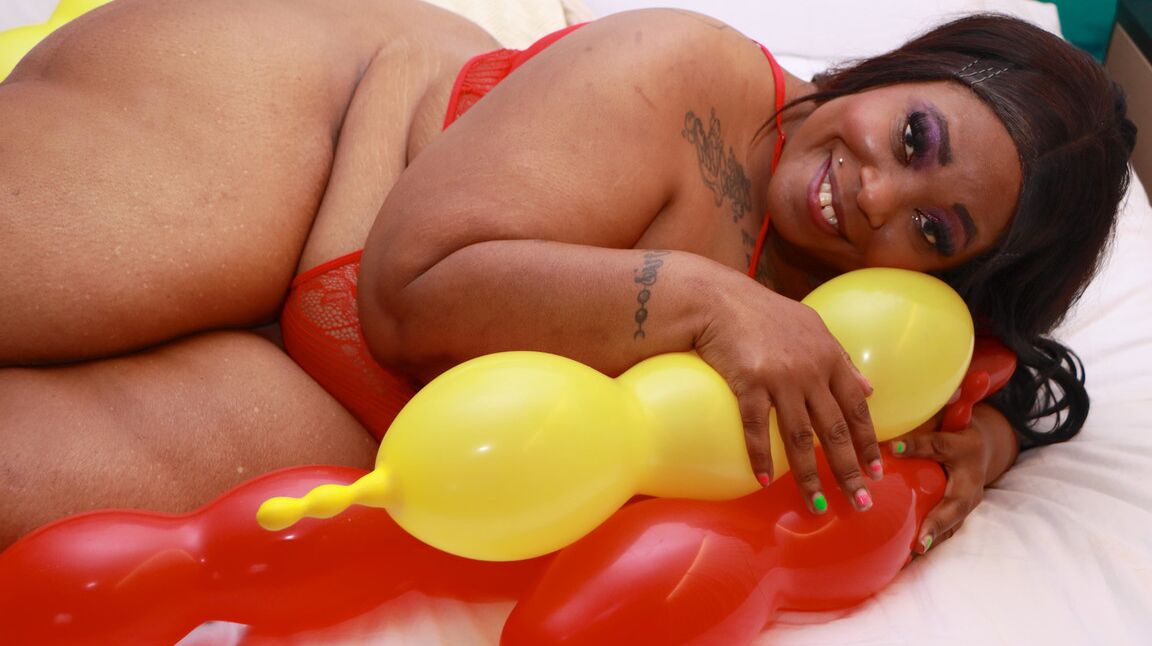 12P Ebony SSBBW Simone Thyke gets up close and personal with balloons on a bed