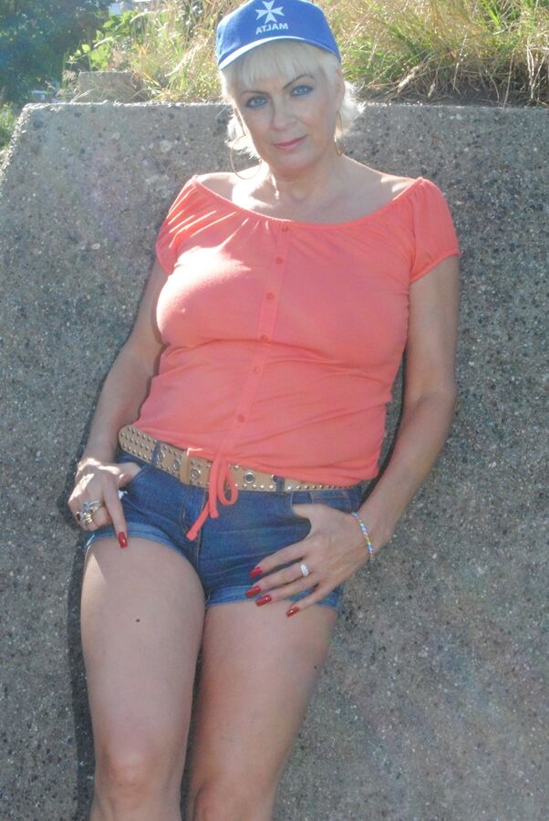 20P Middle-aged blonde Dimonty uncovers her natural tits while in public