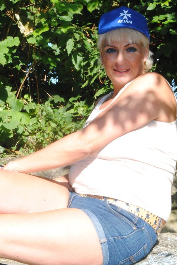 20P Middle-aged blonde Dimonty uncovers her natural tits while in public