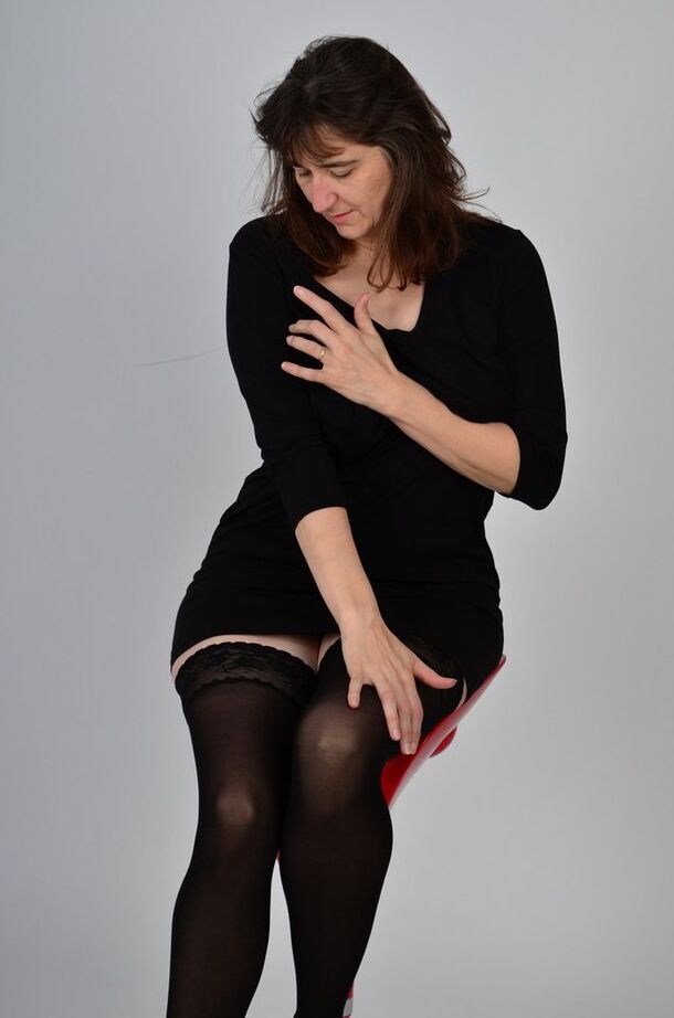 20P Mulher madura em meias pretas