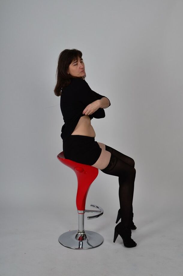 20P Mulher madura em meias pretas