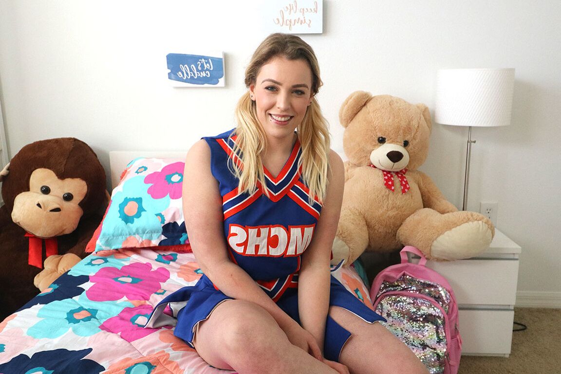 12P 好奇心旺盛なチアリーダー美女クリスタルは自分の理論を自分なりに体験したい