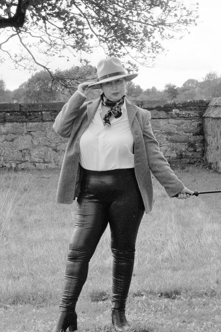 16P Mature BBW Posh Sophia sets her giant boobs free while wearing a hat