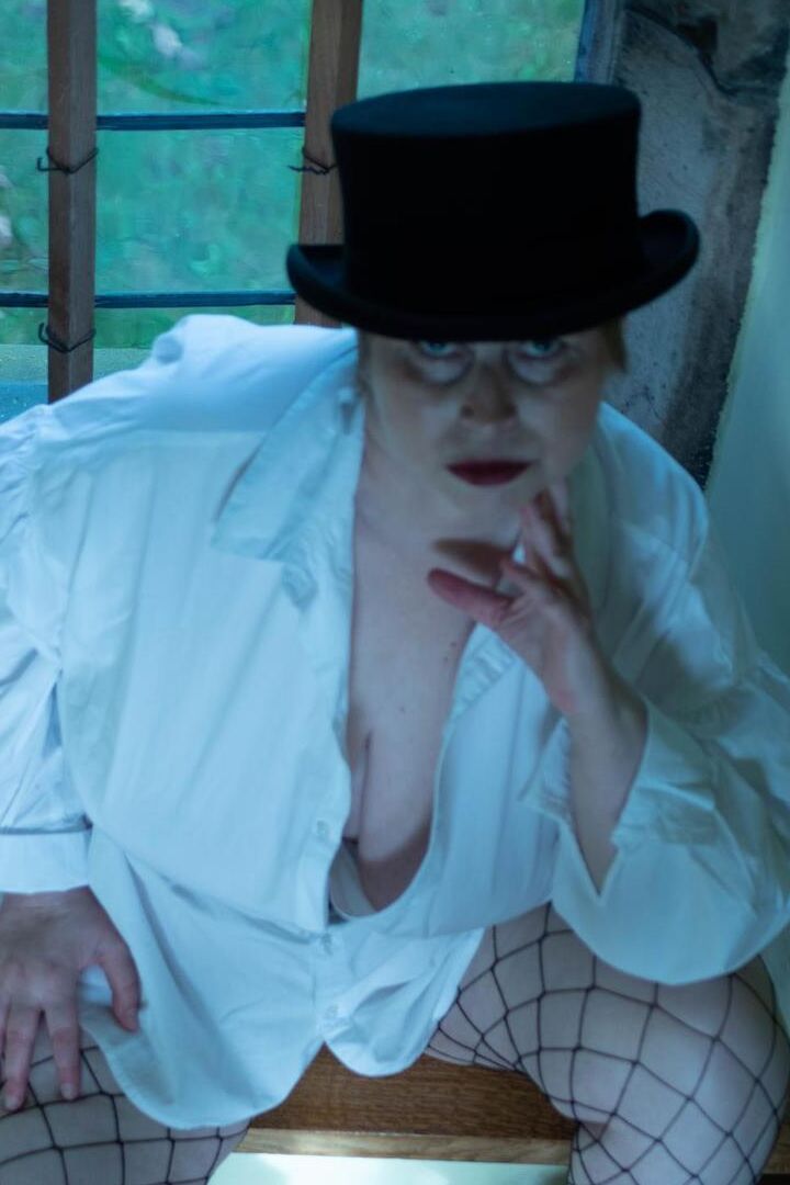 16P Mature BBW Posh Sophia sets her giant boobs free while wearing a hat