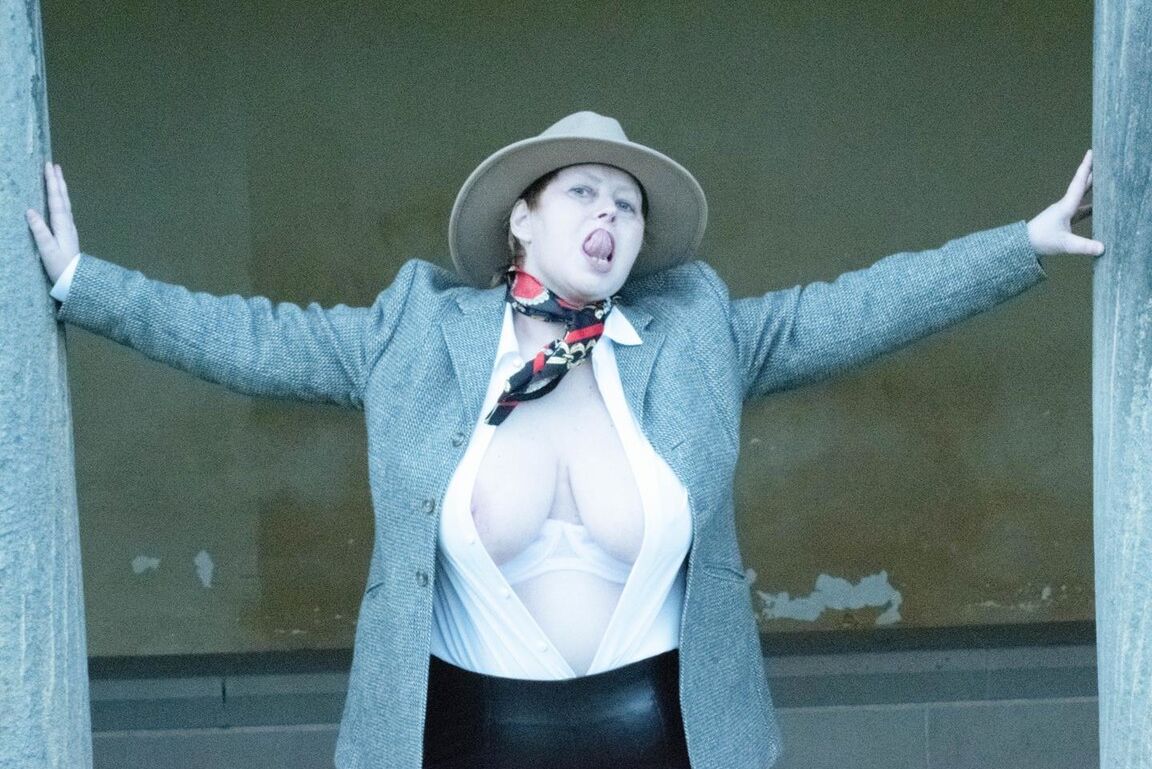 16P Mature BBW Posh Sophia sets her giant boobs free while wearing a hat