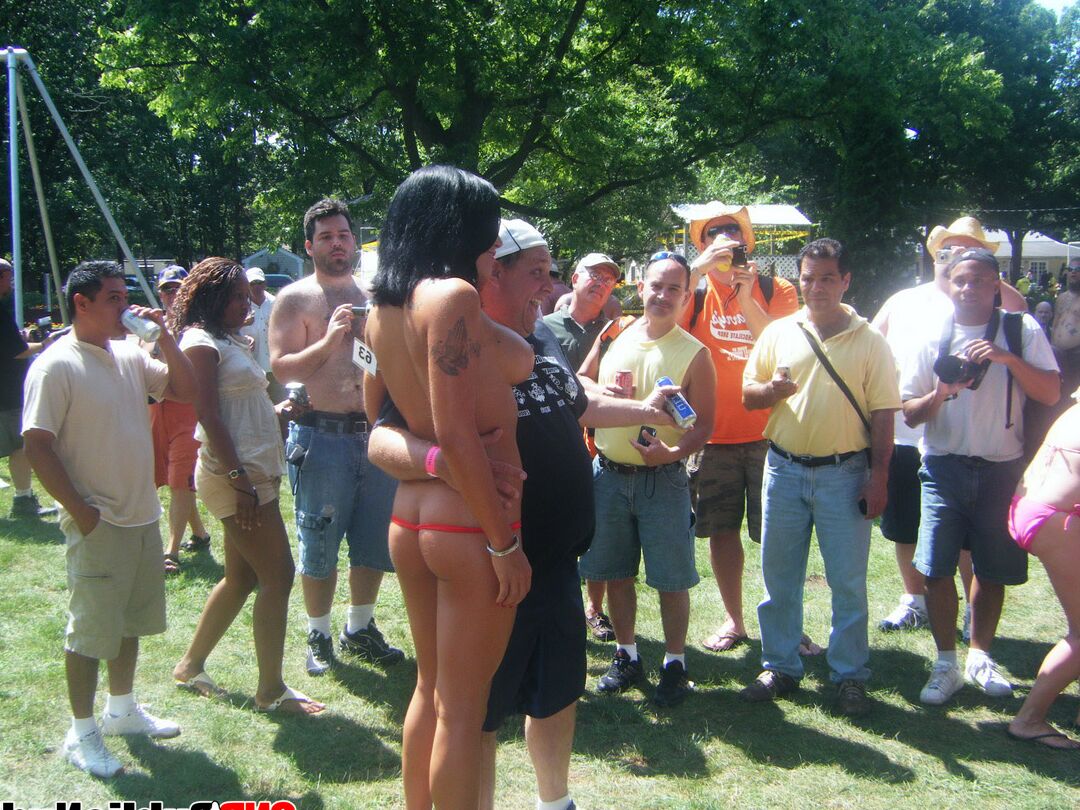 12P Naked strippers showing off on an outdoor stage