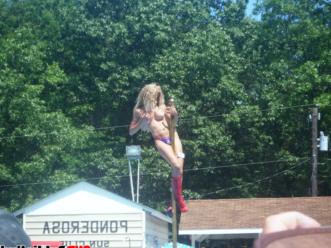 12P Naked strippers showing off on an outdoor stage
