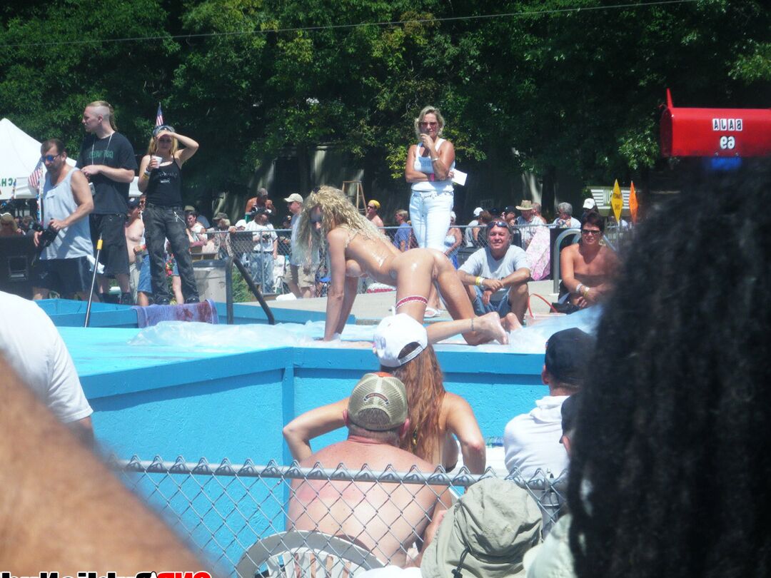 12P Naked strippers showing off on an outdoor stage