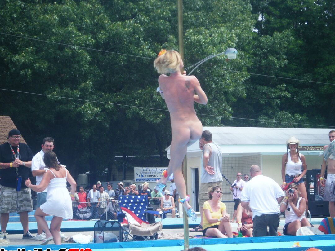 12P Naked strippers showing off on an outdoor stage