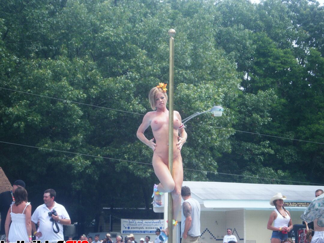 12P Naked strippers showing off on an outdoor stage