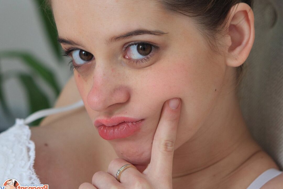 15P When you're a girl with a small frame like me but have a huge, eight month