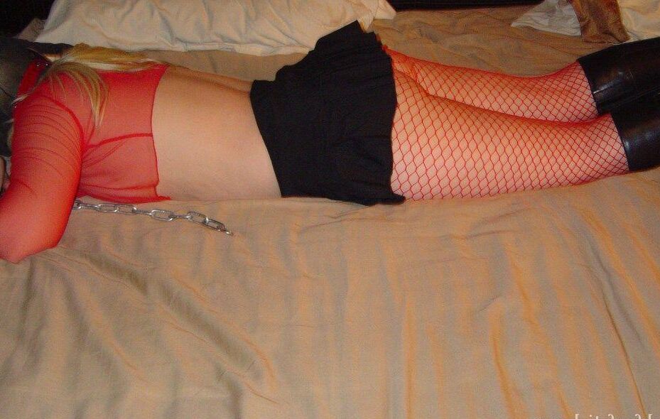 14P Black Fox Fetish acorrentado por um dia