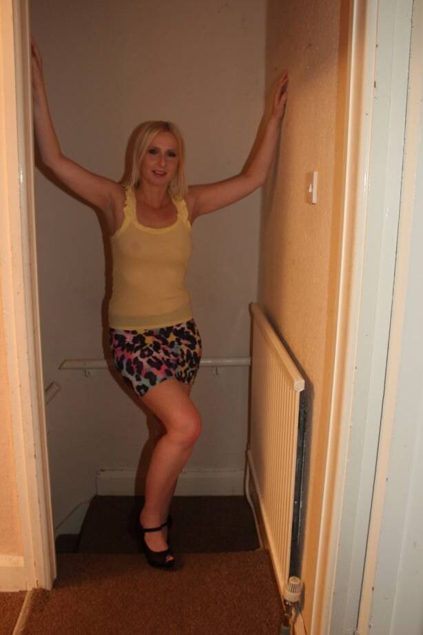 20P Older UK blonde Tracey Lain licks her lips after ass to mouth sex