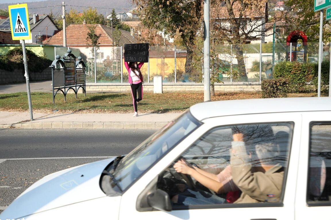 21P A rebelde suja Sherill Collins tem seus grandes peitos naturais adorados e gozados