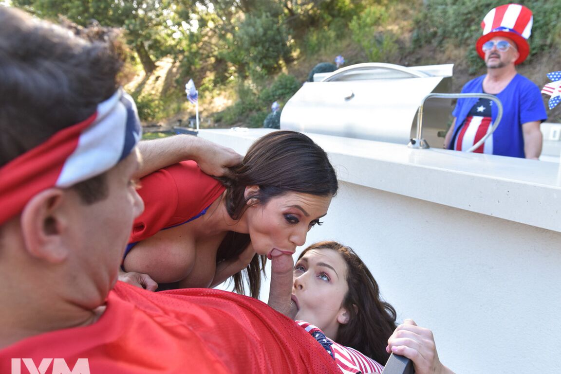 21P MILF Ariella Ferrera y la nena caliente Jennifer Jacobs comparten una polla el 4 de julio