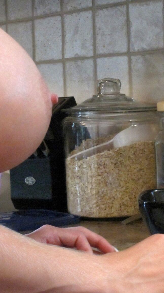 15P Hot stuff Monroe Lee eating gets nude in the kitchen to enjoy her lunch
