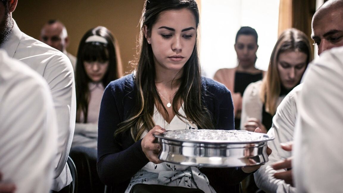 15P La chica apenas legal Alina López es obligada a tener sexo duro por un obispo