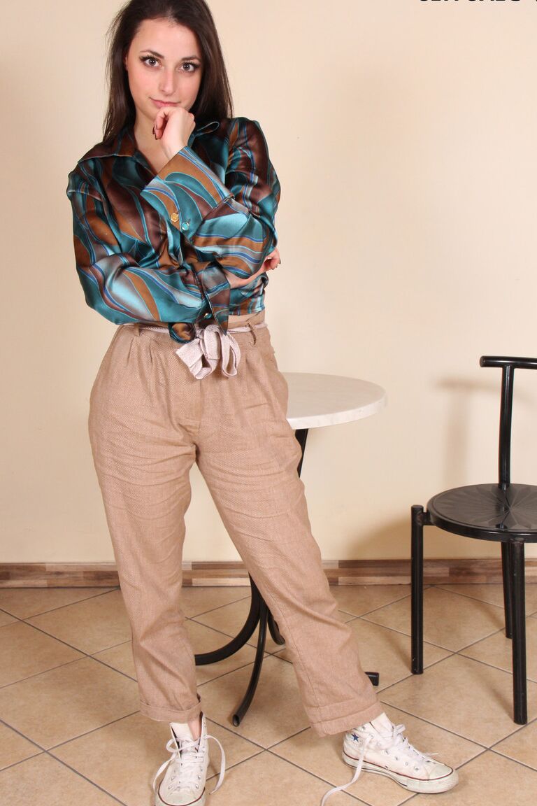 12P Brunette girl next door Ilaria frees her beautiful feet from canvas sneakers
