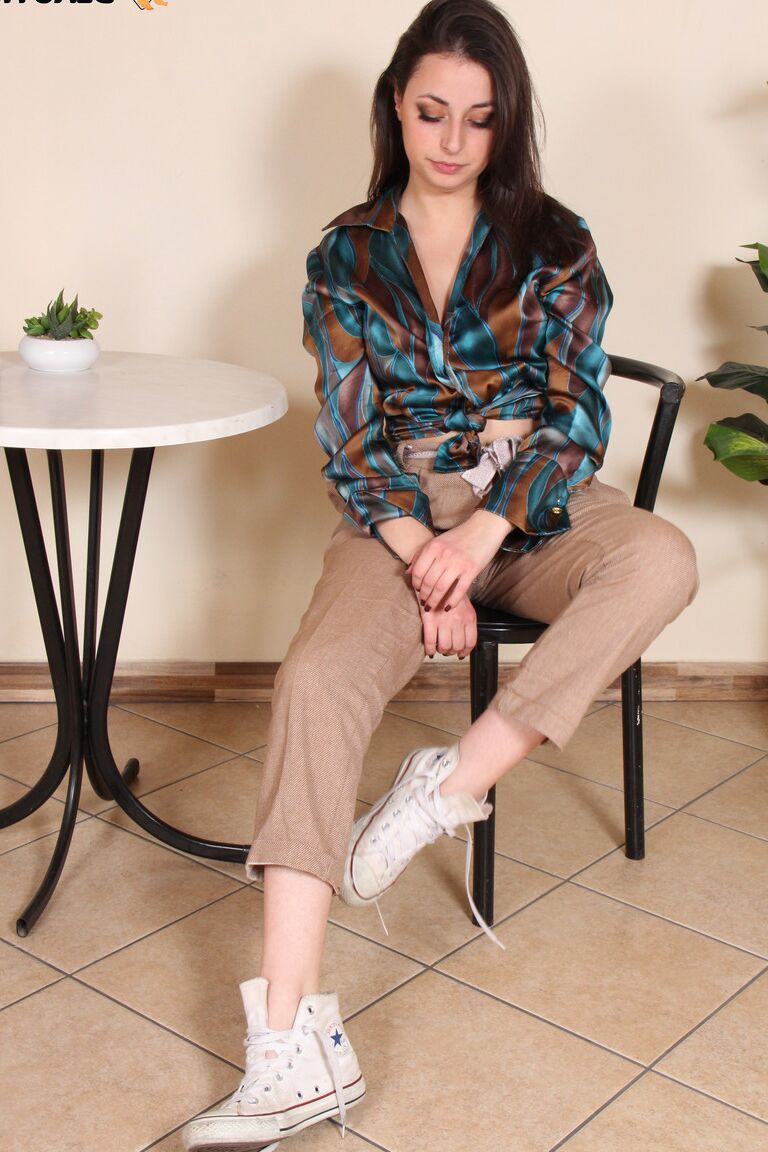 12P Brunette girl next door Ilaria frees her beautiful feet from canvas sneakers
