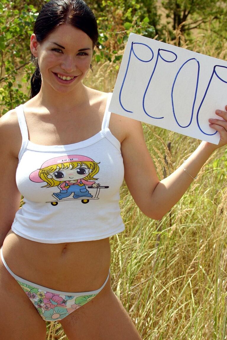 21P adolescente curvilínea Wendy H expõe suas tetas